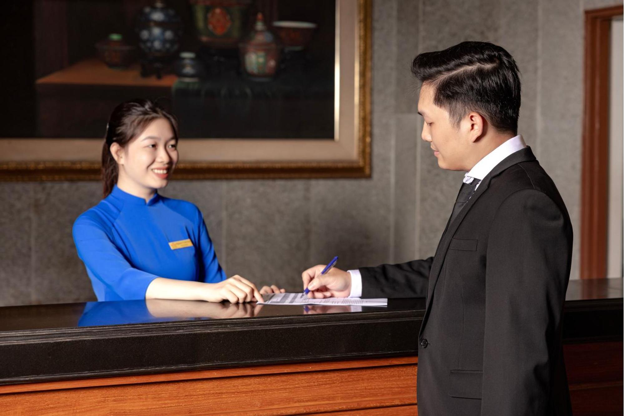 ออเรียนทอลพาเลสอพาร์ตเมนท์ Hotel ฮานอย ภายนอก รูปภาพ